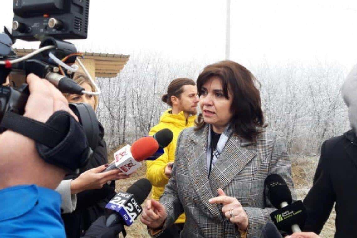 Orban, despre vizita cu presă a Monicăi Anisie în școlile din Ialomița: Era de preferat să meargă fără camere video