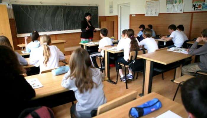 Proiectul ce prevede sancţiuni pentru agresarea profesorilor, adoptat decizional de Senat