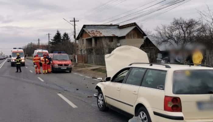 Nouă persoane implicate într-un accident pe DN 1B. Printre victime se află și un bebeluș de numai două luni