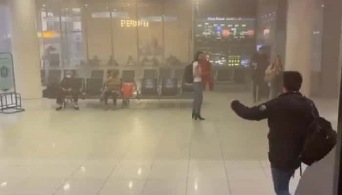 VIDEO - Peste 500 de persoane evacuate, duminică dimineață, la Otopeni, după un incendiu izbucnit într-un restaurant din aeroport (update)