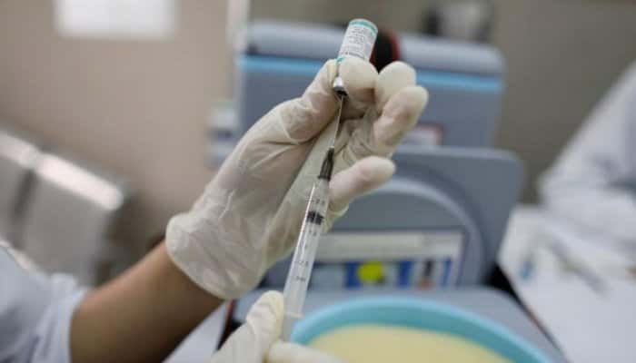 China a început testarea pe oameni a unui vaccin contra coronavirusului