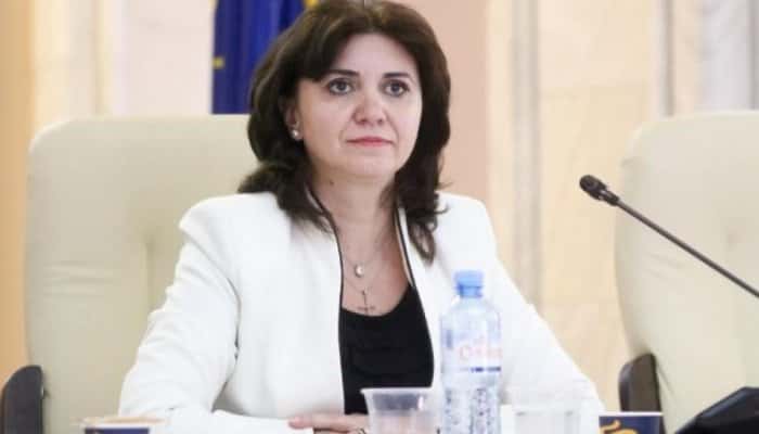 Scenariile pentru reluarea cursurilor, prezentate de ministrul Educației, includ și varianta prelungirii anului școlar