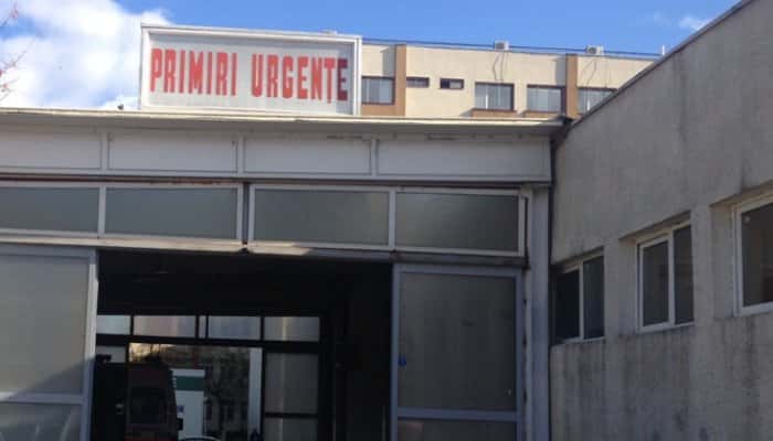 Dosar penal pentru un prahovean care s-a prezentat la Urgențe, dar a plecat înainte de aflarea rezultatului testului pentru Covid-19