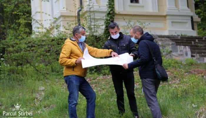 FOTO - Încep lucrările de 1,6 milioane de euro pentru amenajarea Grădinii Publice &quot;Parc Știrbei&quot; din Sinaia. Cum va arăta noul obiectiv