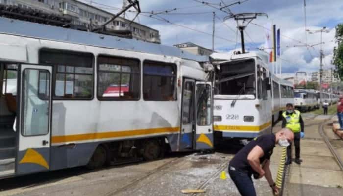 Mai multe persoane au fost rănite, după ce două tramvaie s-au ciocnit