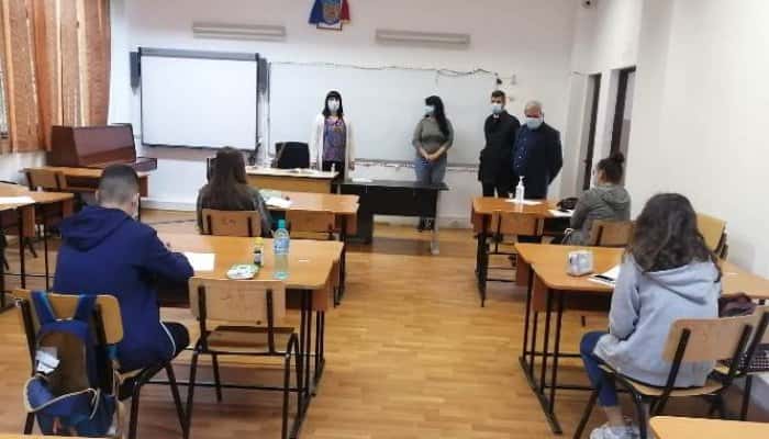 DOCUMENT | INSP propune, din toamnă, cursuri prin rotație, cu câte jumătate de clasă, ore de cel mult 30 de minute și cât mai multe activități în aer liber. Ce ar putea însemna redeschiderea școlilor