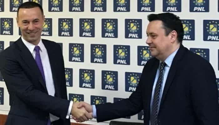 Candidatul Alianței PNL-USR-PLUS la conducerea CJ Prahova, senatorul Iulian Dumitrescu, are un avans de aproape 30% în fața principalului adversar, potrivit unui sondaj privind intenția de vor în județ