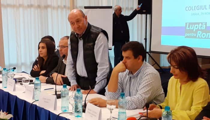 PMP a început să strângă semnături pentru candidatura lui Traian Băsescu la Primăria Capitalei