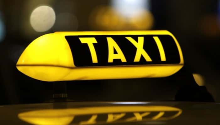 10.000 de lei amendă primită de o firmă de taxi din Târgu Mureș. Un taximetrist a refuzat să transporte un copil cu dizabilități