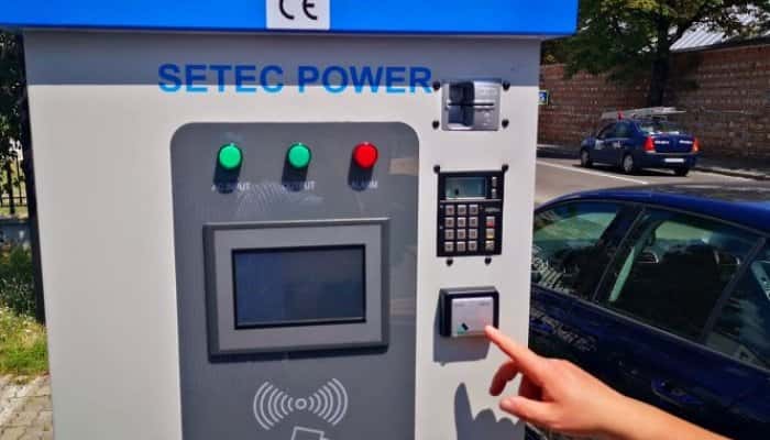 Patru stații pentru reîncărcarea vehiculelor electrice şi electrice hibrid plug-in, montate în Târgoviște