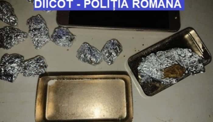 Grupare care &quot;importa&quot; droguri la colet, din Spania, depistată de procurorii DIICOT