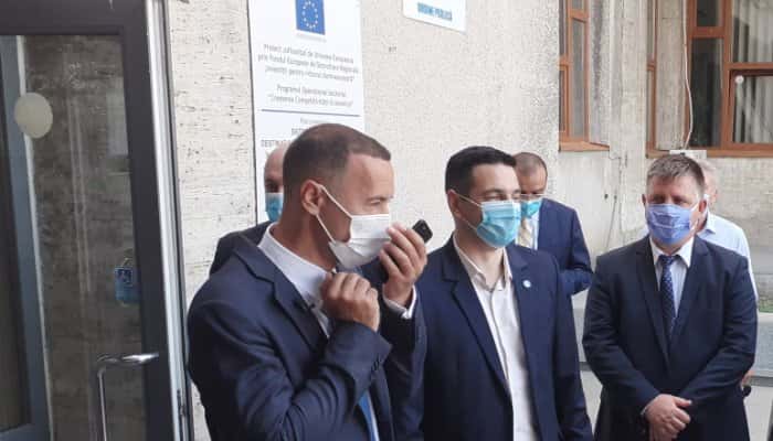 Iulian Dumitrescu: „Vom cumpăra măşti pentru toţi elevii şi cadrele didactice din Prahova”