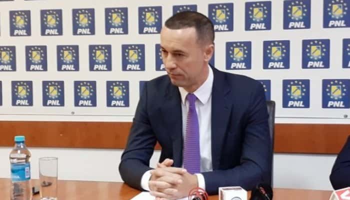 Iulian Dumitrescu, candidatul PNL - USR - PLUS la conducerea CJ Prahova: &quot;Nu poți să arunci țara în criză politică în timp ce românii luptă să depășească o criză sanitară și una economică&quot;