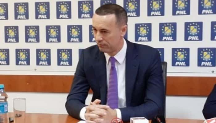 Iulian Dumitrescu: „Copiii nu primesc abonamente de transport din cauza conducerii PSD a Consiliului Judeţean. Vrem rectificare bugetară DE URGENȚĂ pentru alocarea banilor pentru transportatori”