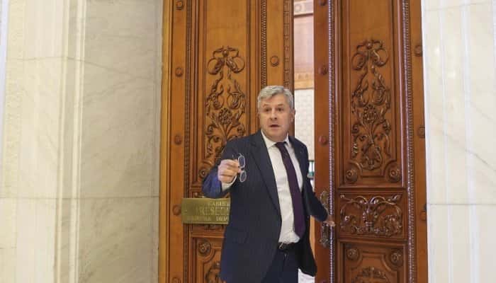 CCR discută miercuri sesizările PNL şi USR privind numirea lui Florin Iordache la şefia Consiliului Legislativ