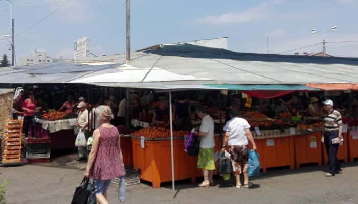 Apel al comercianţilor pentru menţinerea deschisă a pieţelor din Ploieşti şi a Halelor Centrale