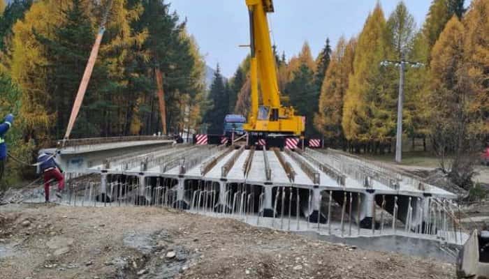 GALERIE FOTO | Avansează lucrările la primul tronson al drumului Valea Doftanei - Brădet (Brașov), care va fi alternativa la DN 1