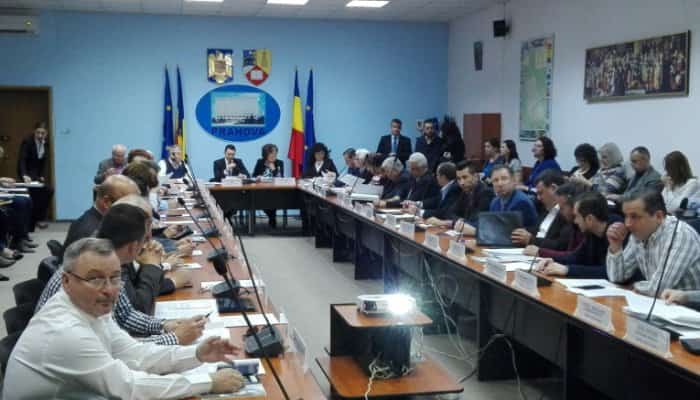 VIDEO | Lucrări de consolidare a unor drumuri, abandonate de Consiliul Judeţean Prahova. Buget &quot;rostogolit&quot; de la un an la altul