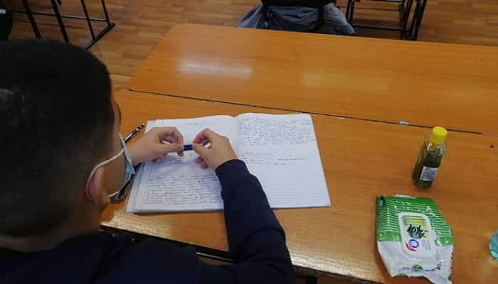 2,4 milioane de elevi vor reveni, de luni, la școală. Ministrul Educației: Purtarea măștii este obligatorie, despărțitoarele din Plexiglas dispar din clase