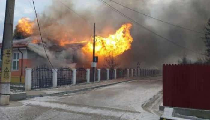 Incendiu la o școală! Patru autospeciale intervin de urgență 