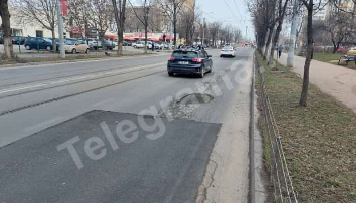 FOTO | Noaptea minţii! Groapă mare uitată între două porţiuni plombate recent, pe o arteră din Ploieşti