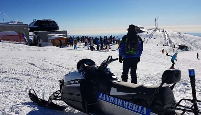 Jandarmii prezenți la datorie în stațiunile montane de pe Valea Prahovei