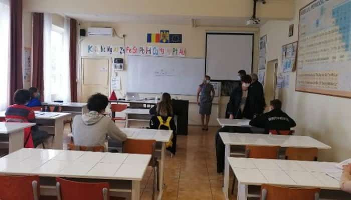 Ministerul Educației a publicat lista cu scenariile valabile, de mâine, în fiecare localitate din România. Ce elevi merg la școală