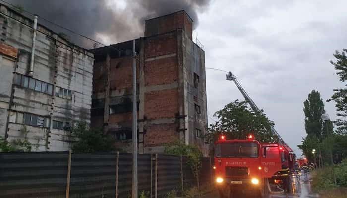 Iulian Dumitrescu, după incendiul de la Eco Burn: “Îmi reafirm poziția fermă de sancționare severă a oricărui poluator care pune în pericol sănătatea locuitorilor județului Prahova”