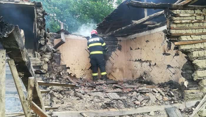 Incendiu ucigaș într-o comună din Buzău