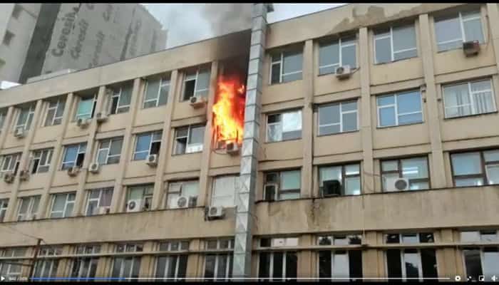 Incendiu la Spitalul Clinic de Urgenţă pentru Copii &quot;Sfânta Maria&quot; din Iaşi. 30 de persoane au fost evacuate. Pacienţii - relocaţi în incinta spitalului 