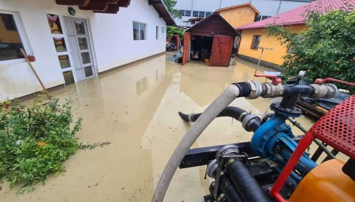 IMAGINI INCREDIBILE surprinse în Prahova, după ploile torențiale de vineri