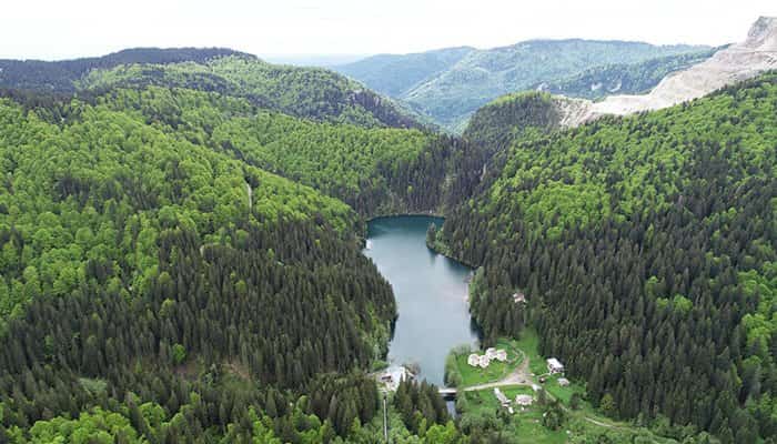 Lacul Scropoasa Parcul National Bucegi