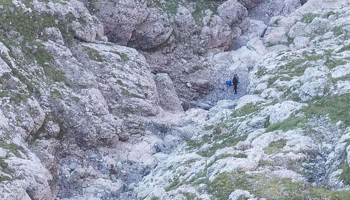 turist blocat valea scorusului bucegi