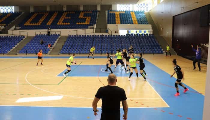 Handbal / CS Activ Prahova Ploieşti-Corona Braşov 22-24