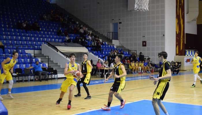 Victorii la scor pentru echipa de baschet U18 a CSM Ploiești în primul turneu stagional