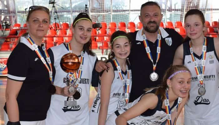 Patru baschetbaliste de la CSM Ploiești participă la o acțiune a lotului național U16