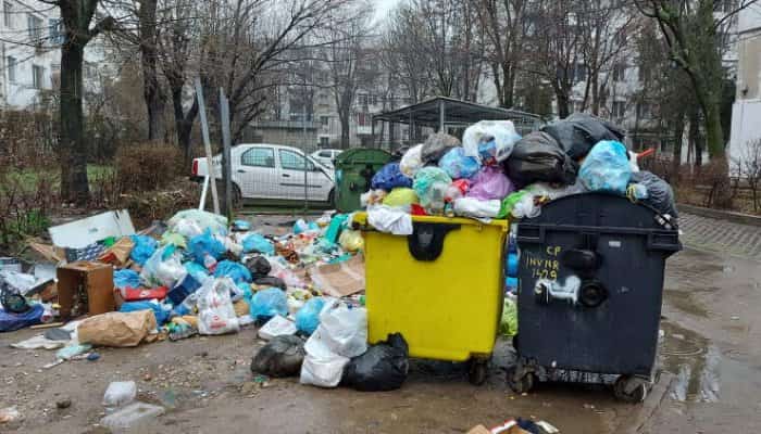 Criză de pubele şi coşuri de gunoi în municipiul Ploieşti