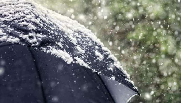 AVERTIZARE METEO | Ploi şi ninsori în toată ţara, până luni dimineaţă