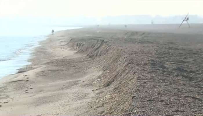 Plaja din Mamaia, extinsă recent, începe să se îngusteze