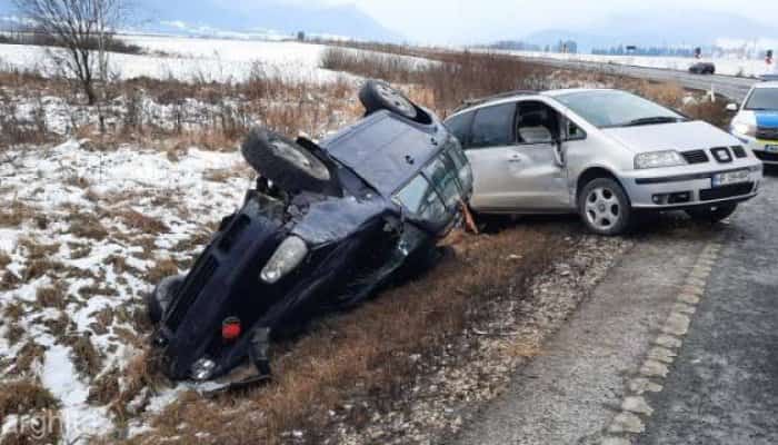 Un bărbat s-a răsturnat cu maşina, a supravieţuit, dar a fost lovit mortal de altă maşină