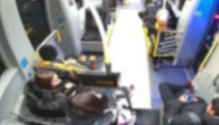 Tramvai vandalizat de două adolescente. Imaginile de pe camerele de supraveghere au ajuns la Poliţie