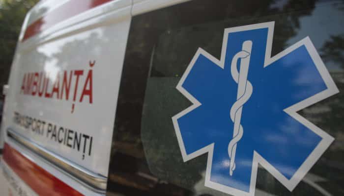 Un bărbat s-a accidentat grav în timp ce-şi alerga băut soţia cu un topor