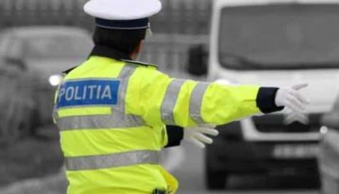 Poliţist acroşat de un autovehicul în timp ce îi făcea semn şoferului să oprească