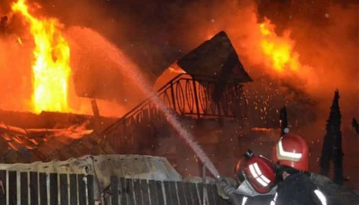 Incendiu în Gura Vitioarei. O casă a fost cuprinsă de flăcări azi-noapte