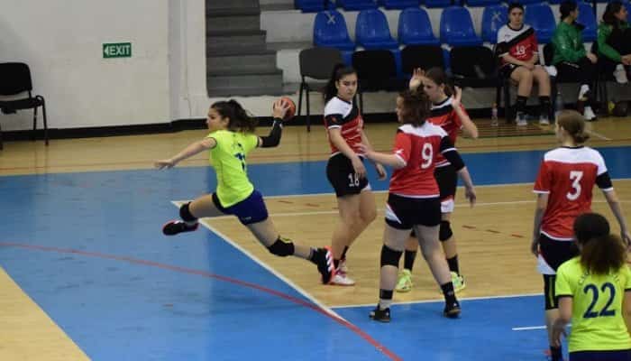 Două victorii și o înfrângere pentru echipele de handbal juniori ale clubului CSM Ploiești