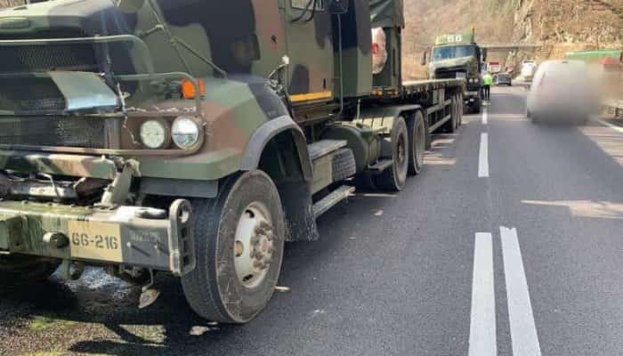 3 autovehicule militare NATO implicate într-un accident pe Valea Oltului