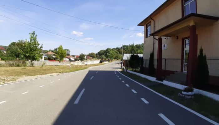 CJ anunţă un program de asfaltări şi marcaje rutiere pe drumurile judeţene din Prahova