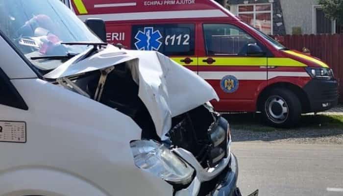 Accident cu microbuz pe DN 72, în apropiere de Ploiești