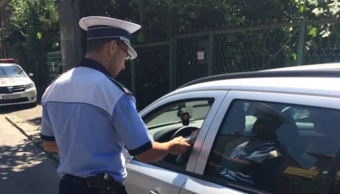 Ploieştean reţinut, după ce a fost prins de două ori conducând fără permis