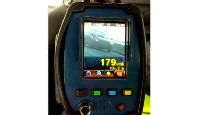 Un șofer a fost înregistrat gonind cu 179 km/oră, la Băicoi. Amenzi de peste 120.000 de lei date de polițiști, în weekend, pe DN1 și DN1B